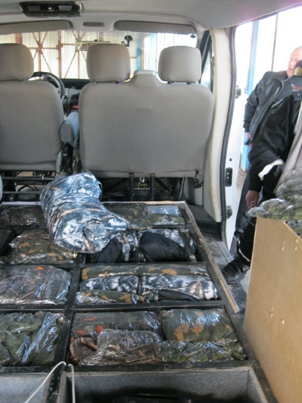 Росіяни через кордон везли арбалети зі стрілами. ФОТО